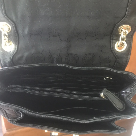 Michael Kors Crossbody In Black and Gold Quilted Nylon. - Picture 5 of 8